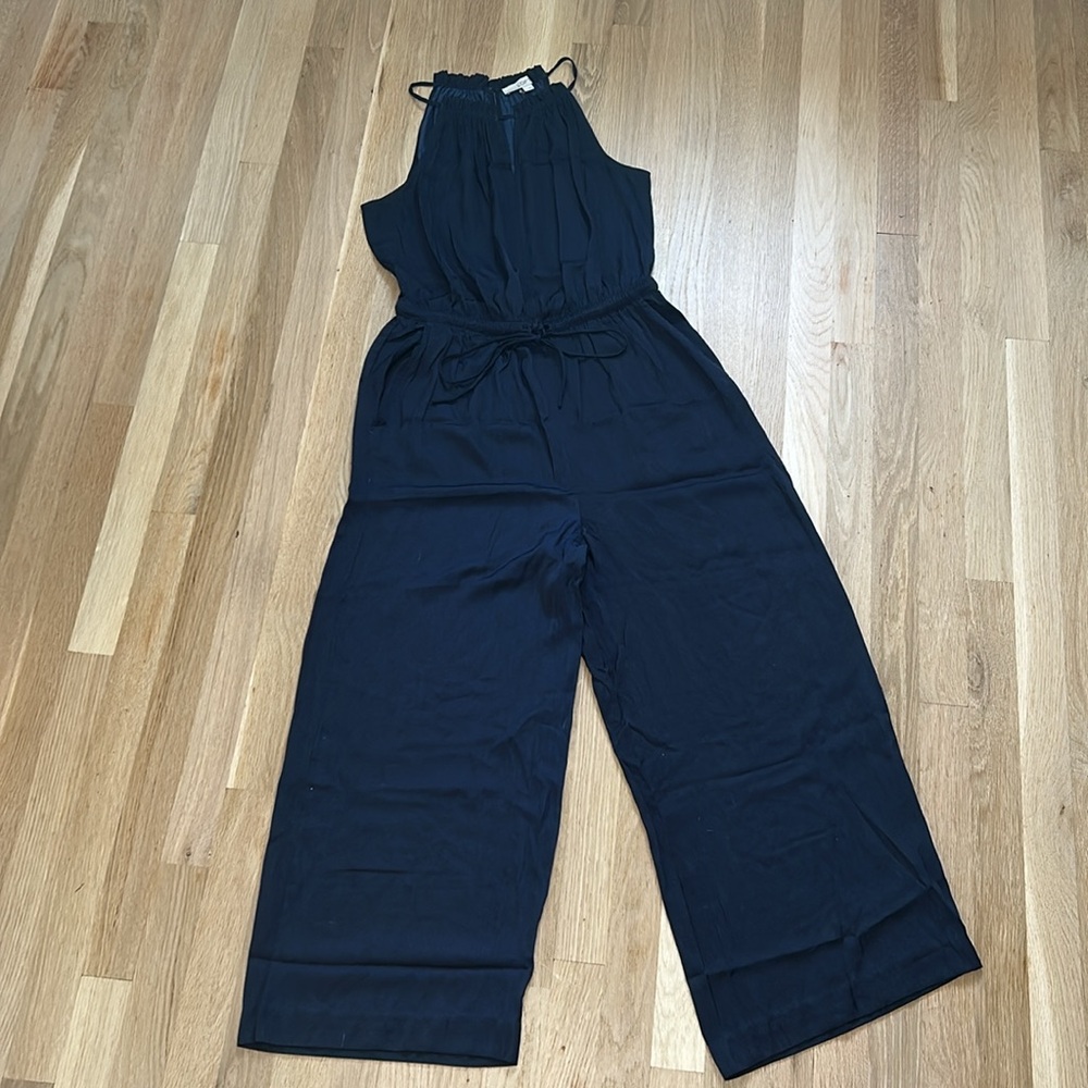 LOFT Navy Size Medium Jumpsuit
Lightweight Stretchy Wide Leg Pockets Dressy